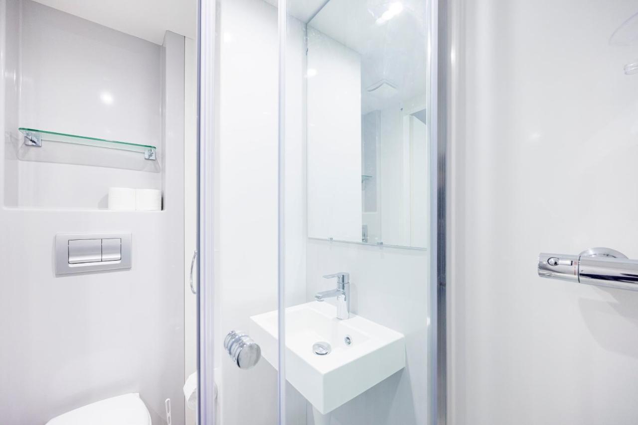 Bright Ensuite Rooms, - Sk Guest house *