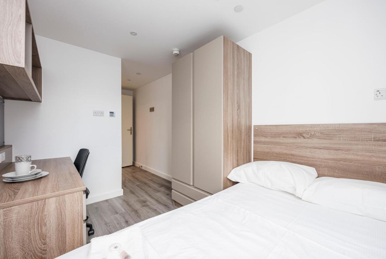 Bright Ensuite Rooms, - Sk Guest house *